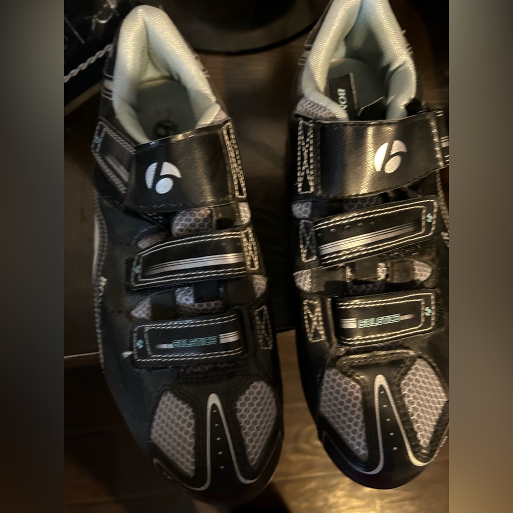 Spinning tenis shoes size 8.5-9